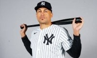 「ヤンキース打線は一気に迫力を失う」スタントンの長期離脱の可能性を地元メディアが示唆　両肘回復見通せず「手術ならば開幕前でのシーズン終了も」