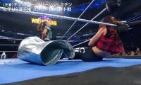 「これは痛い」女子レスラー、“お尻爆弾”で悶絶…腰振り挑発→ドラム缶ごとタックルの衝撃技に会場騒然「下品だ」