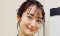 元日本代表・槙野智章の女優妻、｢肩がチラッ｣ワンピで蛇ジュエリー、若見えボブが好評で｢イメージ変わった！｣｢天から女神が降りてきた｣