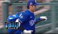 おっと…どうした？ 大谷翔平、中継映像がとらえた“貴重シーン”「ギャップすごい」 笑顔を見せながら“爆速帰宅”「癒される」「ほっこり」