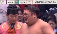 尊富士の目が大変なことに…「色変わってる」「左目どうした？」心配の声相次ぐ