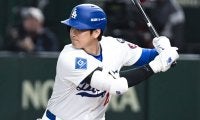 大谷翔平の前に5万人が同じ行動　米記者も驚き、東京ドームに広がる“異様な光景”