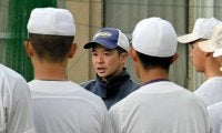 甲子園初采配の監督は元銀行員、営業先でつかんだチーム作りのヒント