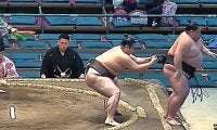 「救出した」「まわし直した」勝った力士の“好プレー”に称賛の声 ケガを防ぐ咄嗟の行動に反響相次ぐ
