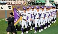 天理、選抜開会式で行進　永末主将「拍手や歓声一つとってもすごい」