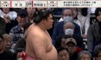 「つまみ出せ」「とても残念」人気力士の立ち合い“直前”に奇声→館内笑い「軍配返ったら静かにして…」ファン悲痛