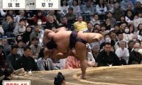 「えげつない土俵際」「どういう身体能力」新十両・草野、土俵際“驚異”の粘りで48年ぶり快挙V「これは本物」驚嘆の声