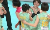 女子バレー、188cmを164cmが止めた！？ 身長差24cmを跳ね返した衝撃ブロック 大歓喜の輪が微笑ましい