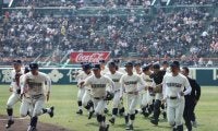 広島商がスクイズ、敵失、適時打と多彩な得点の「広商野球」で勝利、21世紀枠出場校は4大会連続で初戦敗退【25年センバツ】



