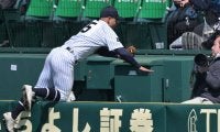 常葉大菊川・今泉三塁手、カメラマン席に飛び込んで好捕　センバツ