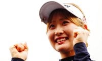 “ホームラン王”だった都玲華は「プロみたい」に 待望のデビュー戦
