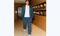 大谷翔平が「球場に到着した」　デコピンも一緒に…MLB公式も速報、真剣な表情でロッカーへ