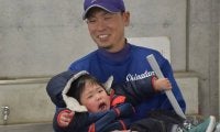 2歳の息子と…　甲子園指導者が模索する育児と野球の両立　センバツ