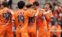 エース北川航也の2発で清水が5試合ぶり白星！ 2度オフサイドに泣いた湘南は連敗喫する【明治安田J1第7節】