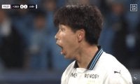 伝説級の珍プレー！“前代未聞のファウルスロー”が爆笑の渦「慌てすぎだろw」「林さんの『山田く〜ん！』が面白い笑」「得点直後に酷すぎる笑」川崎FWに解説陣も総ツッコミ