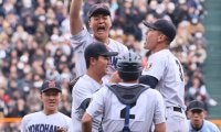 【選抜高校野球】横浜を日本一へと導いた村田監督の「執念の采配」　１球継投、超前進守備、伝令...