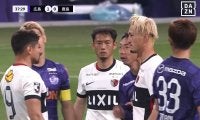 激昂！ 鹿島FWの“突き飛ばし暴挙”にスタジアム騒然…「レッドだろ」「なんてことするんだ」「しょうもないことするな」広島MFの遅延行為から一触即発になった一部始終