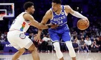 ヤニス・アデトクンボがキャリアハイ20アシスト…NBA史上初の圧巻“トリプルダブル”を達成