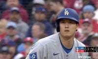 大谷翔平、塁上の“動き”に現地実況驚愕…変わらぬ大胆さに注目「ビッグリードだ」強肩捕手も堪らず超警戒