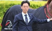浅利英明調教師がJRA初白星！ 「忘れられない初勝利になった」