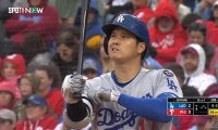 自打球ヒヤリ…大谷翔平、雨の中で豪快空振り タイミング乱れた？不服顔にファンも心配「あいた」「あわわ」