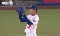 ヨシノブ任せろ！一回転＆ジャンピングスローの好プレーに山本由伸も拍手！ファンも絶賛「エドマンうめーな」「俺たちのエドマン」