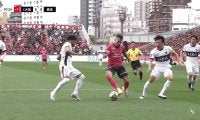 「何そのドリブルw」セレッソMFの“ノールック股抜き突破”が脚光！「スーパーすぎる」「キレッキレやな」「ルーカスうま」PK獲得の決定的瞬間