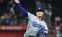 山本由伸の“1球”を米称賛「サイ・ヤング確定」　146キロの高速変化で圧倒「手玉に取ってる」