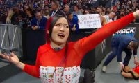 日本人女子レスラー、大舞台で“屈辱的扱い”受けブチギレ…「またこの展開w」トップロープから怒りのダイブで大暴れ「顔芸するなw」