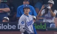 大谷翔平、“父親リスト”復帰初戦で敵地からも大歓声…相手捕手との“小粋な”やり取りも話題「おめでとうとか声かけたのかな？」