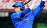 山本祐大が明かすベイスターズの捕手争いへの本音 「12球団一厳しい。突き上げは常に感じている」