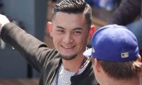 戦力外→“無職”で覚悟「もうチャンスない」　新妻と赤子連れ…元オリ右腕が渡米したワケ