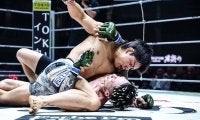 【RIZIN】「右目の上が膨らんでいる……」ヒロヤ、無慈悲の鉄槌で篠塚辰樹にTKO勝ち　左腕を封じた“圧勝劇”にスタンディングオベーション