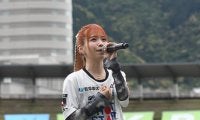 亜咲花さん「すごく夢のような瞬間」 J3岐阜の「競馬DAY」でライブや騎手と共演