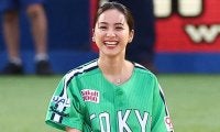 神宮に降臨した“勝利の女神”　ワンバウンド投球も…笑顔で場内魅了「めちゃくちゃ可愛い」