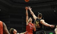 三遠が粘る群馬を振りきり辛勝…佐々木16得点8アシスト、CS準決勝進出に王手
