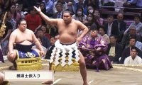 横綱土俵入りに“水を差す”行為が波紋「それはダメだろ」「しゃあないやん」館内に響いた“音と掛け声”に賛否