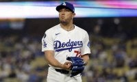 ドジャース、劣勢でロハス登板…大谷翔平のグラブでマウンドへ　11失点の大敗