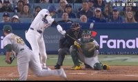 「これでホームラン行っちゃうの？」大谷翔平、もうワケわからん！ 解説者ドン引き… 軽く打ったのに“反則の逆方向アーチ”