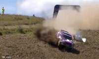 世界ラリーで崖下転落のアクシデント　マシン、何度も激しく回転もクルーは奇跡的に無事…X騒然