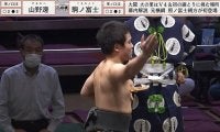 「この15歳は強くなる」“横綱”の血を継ぐ新人力士、強烈な攻めに50キロ重い相手力士が「ぐわっ！」