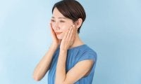 ふと気づく「小さなシミ」に。やさしく美肌へ導く、光のチカラ