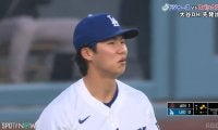 一体何が起きた！？ドジャース初回の悲劇…青空の“イタズラ”？まさかのシーンにファン騒然「何しとんねん」「連携練習しな！」