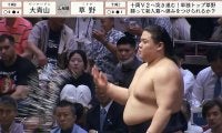 マジか…大相撲中継、角界の“ホープ”とロックミュージシャンが奇跡の2ショット「あぐら姿が様になってるw」