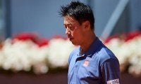 錦織圭 腰痛により2回戦途中で棄権。25日開幕の全仏OP前に不安残す[ジュネーブ・オープン]