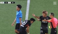 「レッドカードだろ」「妥当な判定」Jリーグの“DOGSO未遂”でファン大論争！川崎DFが浦和FWを引っ掛けた瞬間「ハーフウェーラインだし」「ファウルなければ決定機」