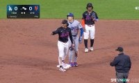 え？セーフ！？ 大谷翔平の走塁で“珍事” 外野手お手玉→“微妙タッチアップ”で進塁成功　メッツ内野陣は抗議、球場騒然の一部始終