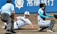 健大高崎４番が逆転の一打　山梨学院に勝ち決勝へ　関東地区高校野球
