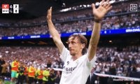 英雄モドリッチの目に涙…久保建英ら両チーム選手が花道→家族や盟友クロースと熱い抱擁「深夜に号泣」「マドリード史上最高の10番」ベルナベウ最終戦で感動セレモニー