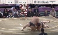 土俵から落下し審判長と激突…迅速謝罪対応の力士が好感度ばつぐん「人柄が出てる」「即謝罪w」「良い人なんだろうな」